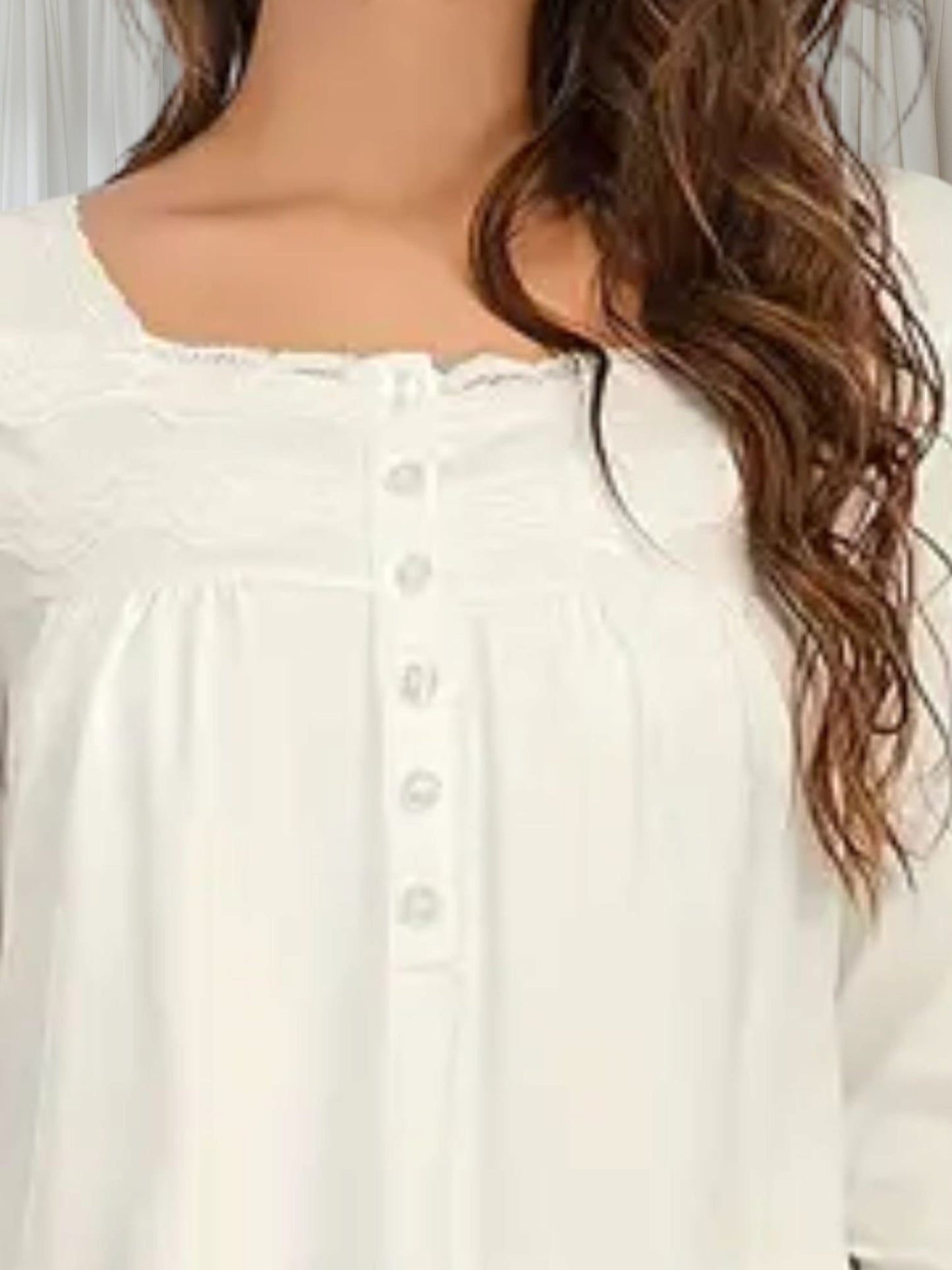 CAMISÓN BLANCO CON PUNTILLAS.