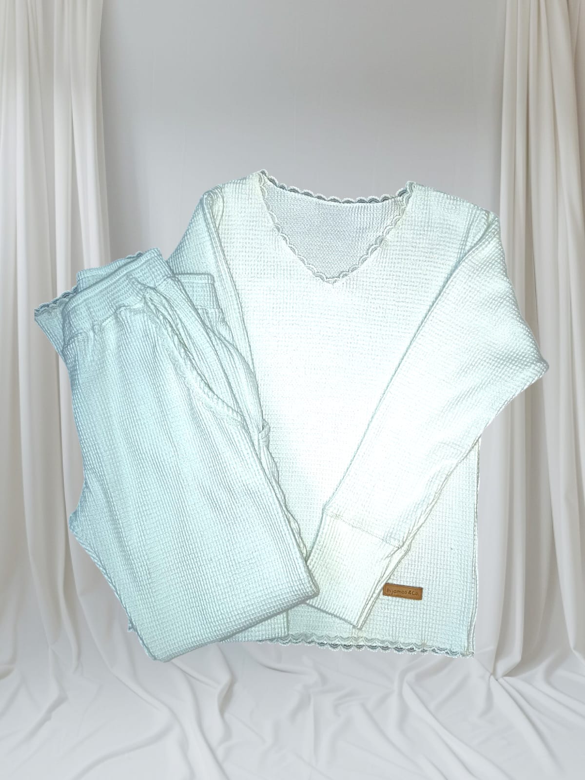 PIJAMA MUJER! CHENILLE COLOR CRUDO
